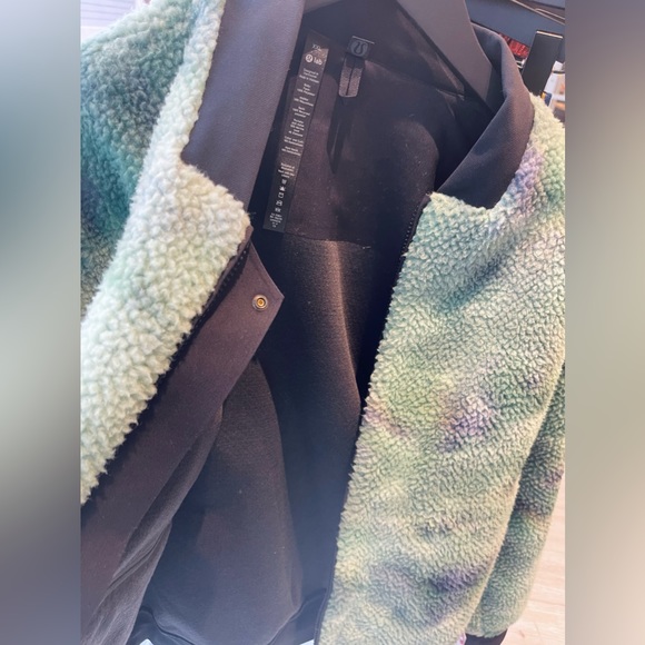 Brand new Lululemon Jacket - Picture 4 of 15